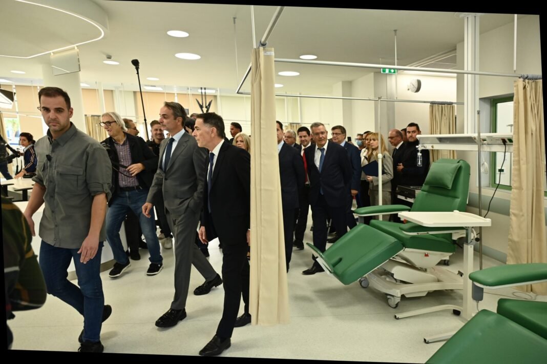 Νοσοκομείο-«Αττικόν»:-Επίσκεψη-Μητσοτάκη-–-Γεωργιάδη-για-τα-εγκαίνια-του-Τμήματος-Επειγόντων-Περιστατικών
