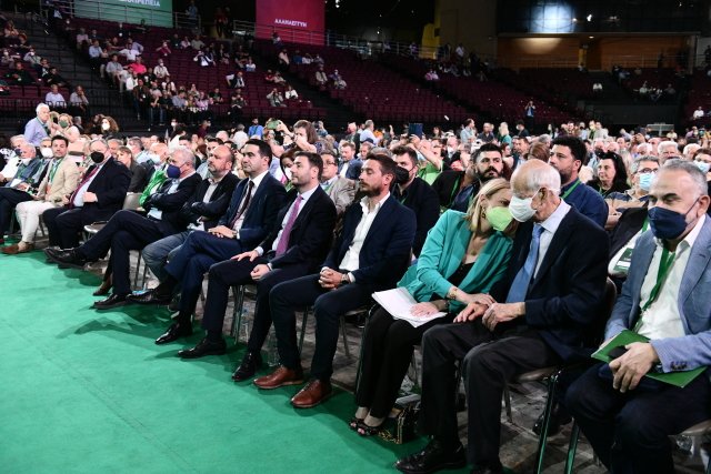 ΠΑΣΟΚ:-Όλα-τα-ονόματα-της-ΚΟΕΣ-–-Οι-αργόσυρτες-πρόβες-συνεδρίου,-που-πάει-για-τον-Φεβρουάριο