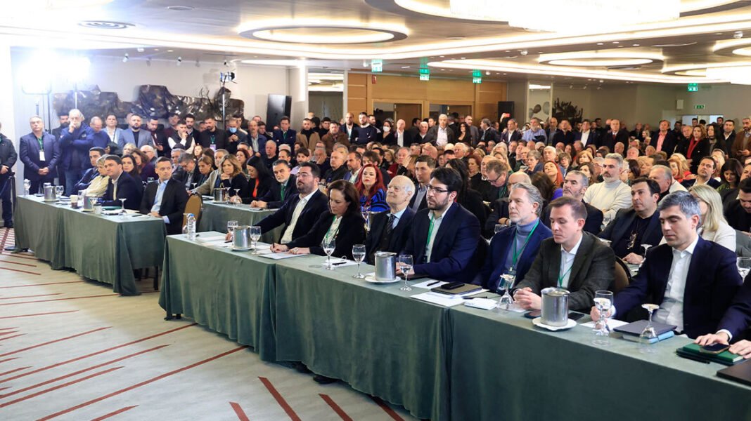 ΠΑΣΟΚ: Όλα τα ονόματα της ΚΟΕΣ – Οι αργόσυρτες πρόβες συνεδρίου, που πάει για τον Φεβρουάριο