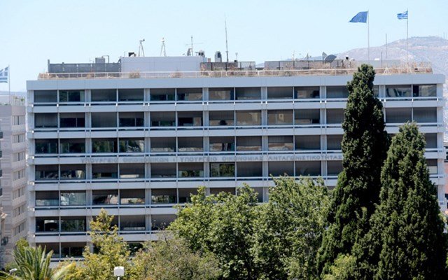 ΔΝΤ-για-Ελλάδα:-Σταθερή-μείωση-του-χρέους-στο-130%-έως-το-2030-–-Πάνω-από-2%-το-μέσο-πρωτογενές-πλεόνασμα-την-επόμενη-πενταετία