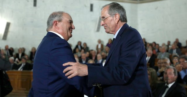 Η-επανεμφάνιση-Καραμανλή-Σαμαρά-στην-ίδια-εκδήλωση,-τα-μηνύματα-και-η-απάντηση-του-Μαξίμου