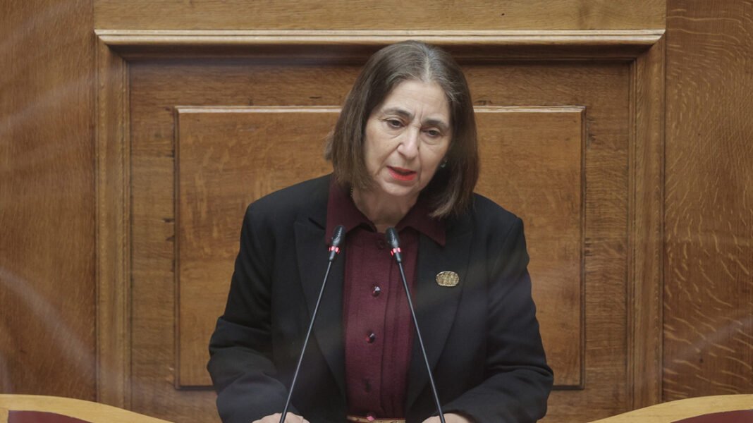 Λιποθυμικό επεισόδιο στη Βουλή είχε η Μαρία Αθανασίου της Ελληνικής Λύσης – Είναι καλά στην υγεία της