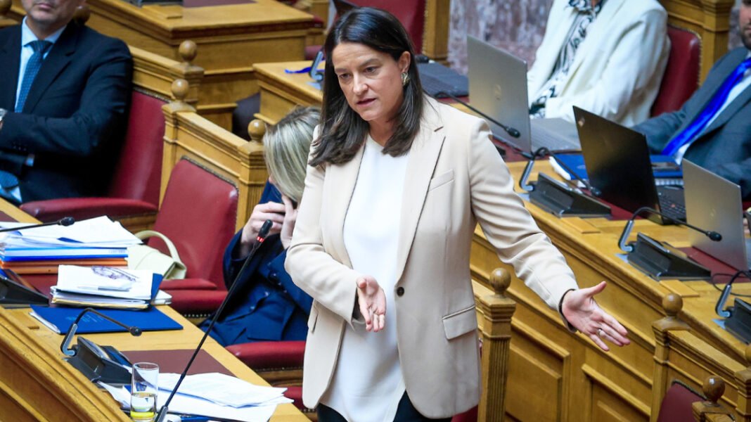 Ψηφίζεται σήμερα το νέο εργασιακό νομοσχέδιο – Το 13ωρο και όλα όσα αλλάζουν για εργαζόμενους και επιχειρήσεις