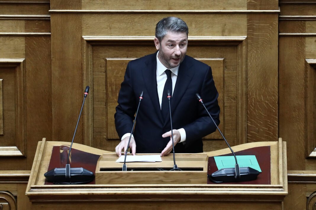 Ανδρουλάκης-σε-Μητσοτάκη:-Έχετε-μπερδέψει-εμένα-με-τον-κ.-Δένδια