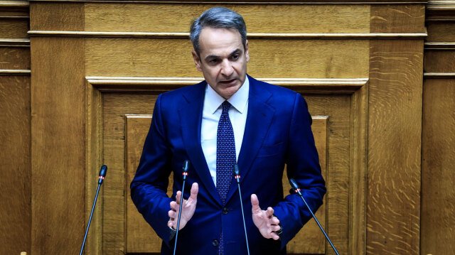 Δείτε-live-την-τριτολογία-Μητσοτάκη-στη-Βουλή