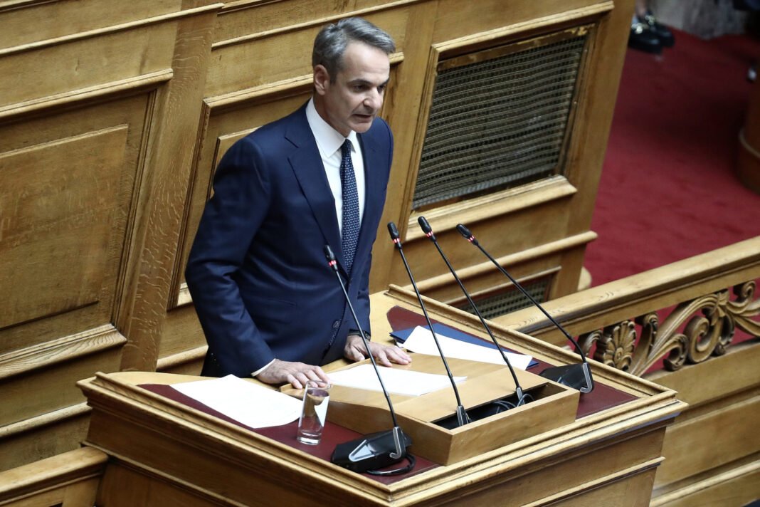 Μητσοτάκης-σε-Κουτσούμπα:-«Τώρα-που-σας-παραχώρησα-τη-θέση-μου-θα-αναθεωρήσετε-το-“Αυτοί-είστε”;»-–-ΒΙΝΤΕΟ