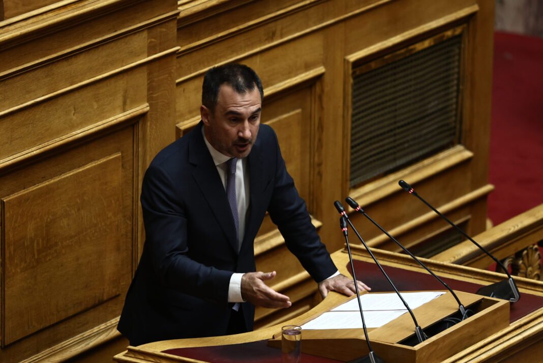 Βουλή-–-Χαρίτσης-σε-Μητσοτάκη:-«Έχετε-κάνει-τους-θεσμούς-κουρελόχαρτο»