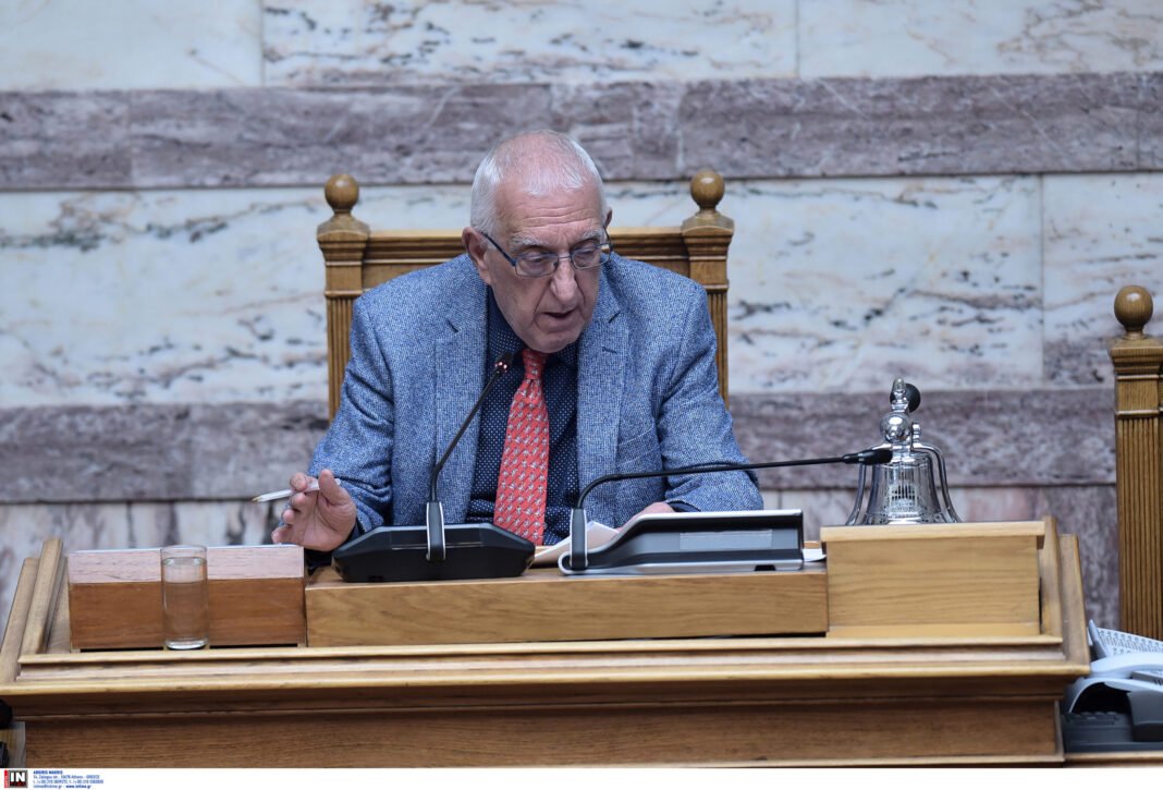 Κακλαμάνης:-Από-τις-27-Οκτωβρίου-ο-«κόφτης»-στα-μικρόφωνα-της-Βουλής