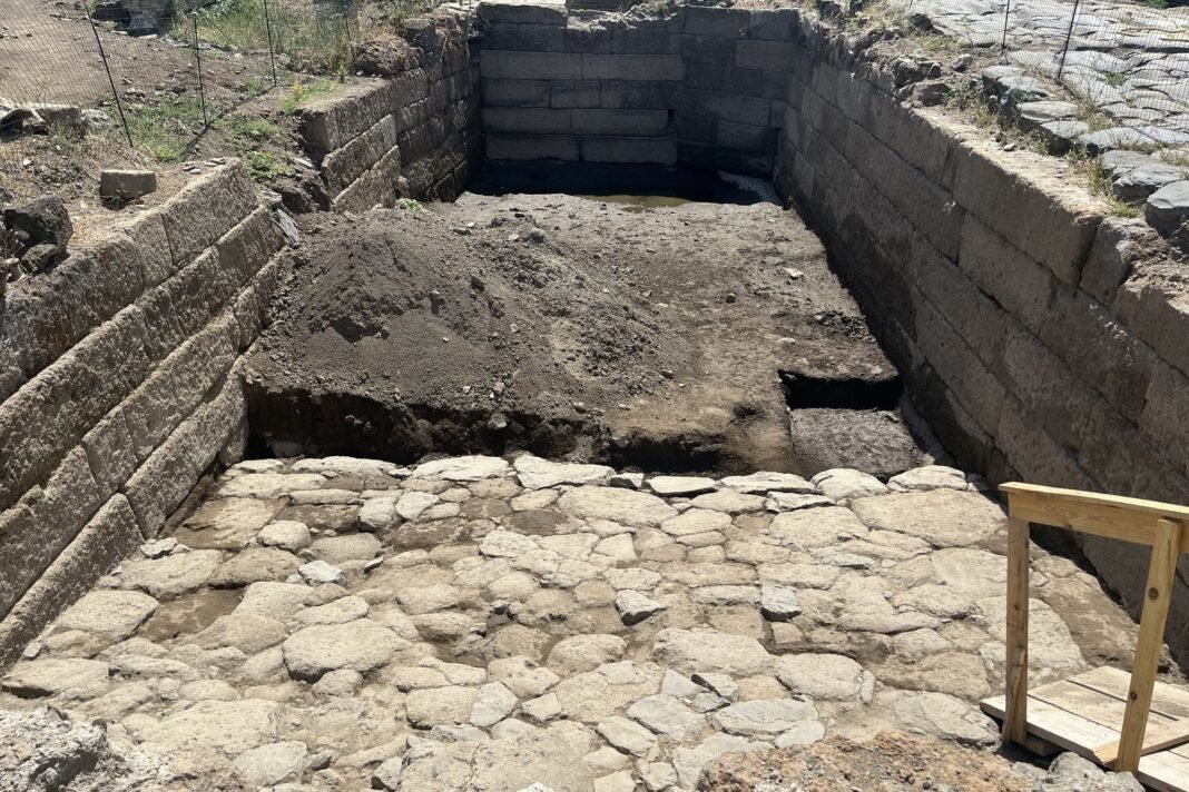 massive-pool-found-in-italy-pushes-origins-of-monumental-roman-architecture-back-to-250-bc