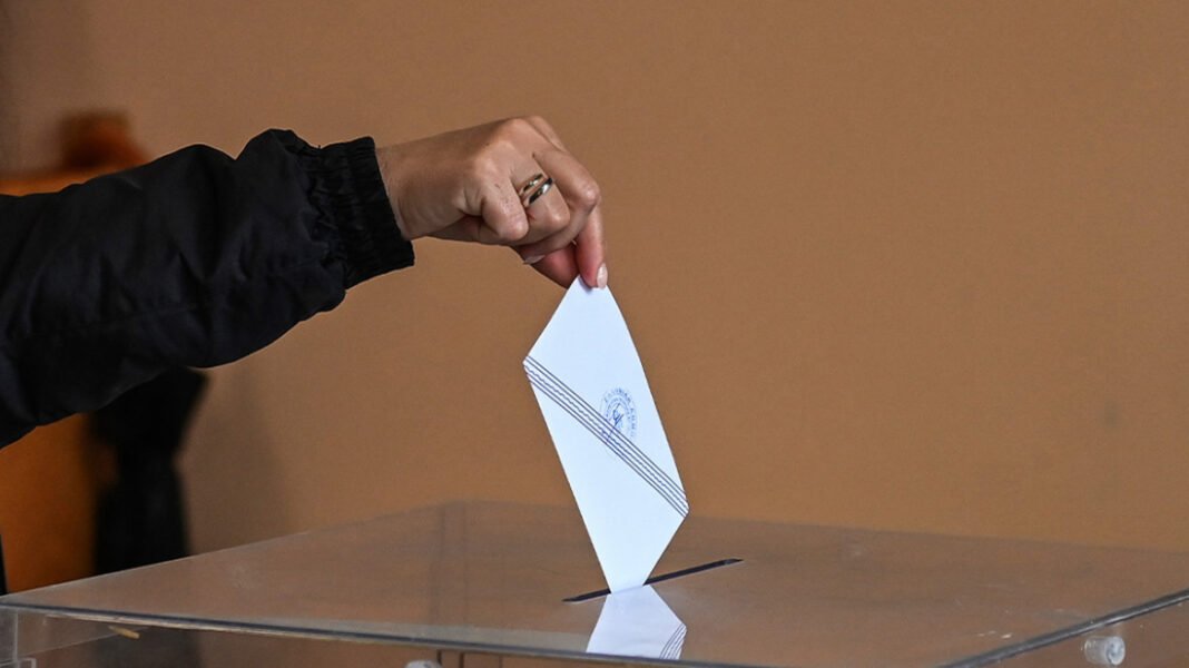 Marc: Στις 16,5 μονάδες το προβάδισμα της ΝΔ – 13 μονάδες μπροστά ο Τσίπρας από τον Ανδρουλάκη στις προτιμήσεις για πρωθυπουργός