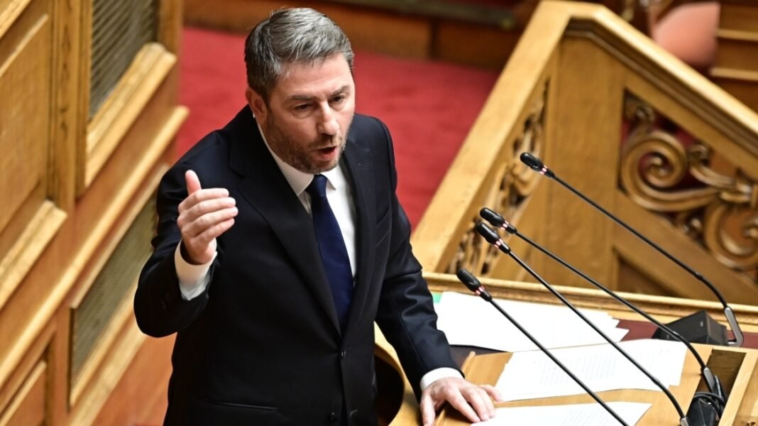 Ανδρουλάκης σε Μητσοτάκη: Τίποτα δεν αλλάζει η τροπολογία, θέλετε απλά να τραβήξετε το αυτί του κ. Δένδια