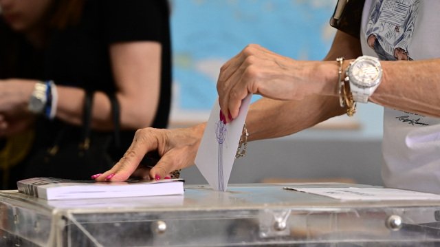 Marc: Τι παίρνουν και από ποιους Τσίπρας, Σαμαράς και Καρυστιανού