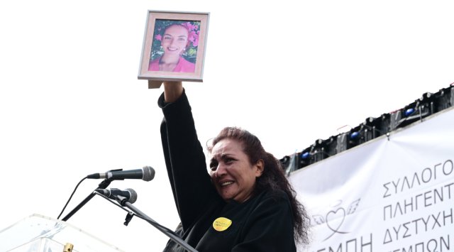 Είμαι εξοργισμένη, λέει η μητέρα της Κυριακής Γρίβα για τη μεταφορά της Βανδή με περιπολικό