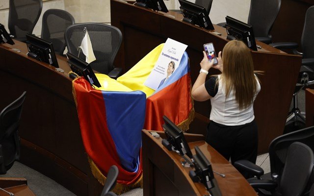 Κολομβία: Ακυρώθηκε η καταδίκη του πρώην προέδρου Ουρίμπε για διαφθορά και δωροδοκία