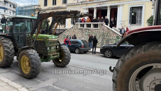 Λαμία:-Συλλαλητήριο-αγροτών-με-τρακτέρ-έξω-από-τα-δικαστήρια Λαμία:-Συλλαλητήριο-αγροτών-με-τρακτέρ-έξω-από-τα-δικαστήρια