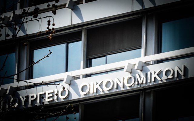 ΙΟΒΕ: Αναθεώρησε οριακά προς τα κάτω την ανάπτυξη για φέτος και το 2026 – Οι λόγοι