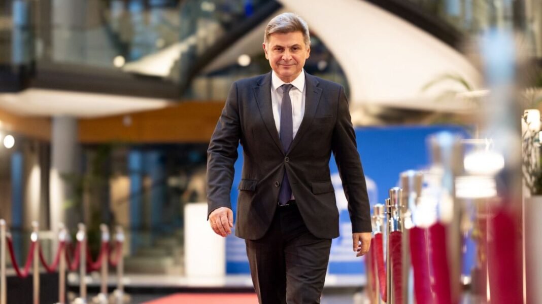 Πυρά Φαραντούρη για τις περικοπές κονδυλίων για την κοινωνία και τους μικρομεσαίους στον Προϋπολογισμό της Ε.Ε.