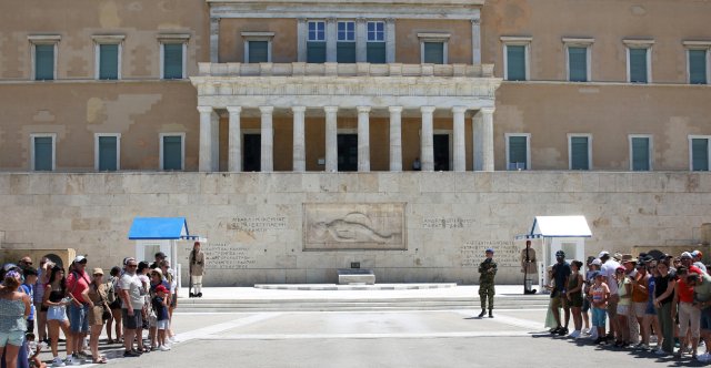 Στην εφαρμογή της τροπολογίας στρέφεται το Μαξίμου μετά τις αναταράξεις για τον Άγνωστο Στρατιώτη και το καρφί Άδωνι σε Δένδια