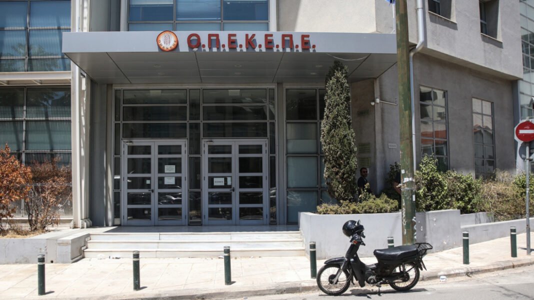 opekepe-mak.jpg Μάχη στις Βρυξέλλες για τις επιδοτήσεις: 15 μέρες «ανηφόρα» για τον ΟΠΕΚΕΠΕ ενώ αγρότες και κτηνοτρόφοι ζεσταίνουν τα τρακτέρ
