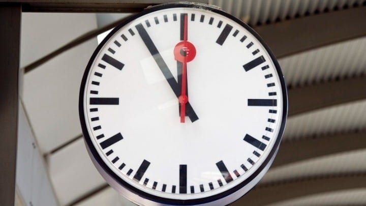 clocks-fall-back:-the-end-of-daylight-saving-time clocks-fall-back:-the-end-of-daylight-saving-time