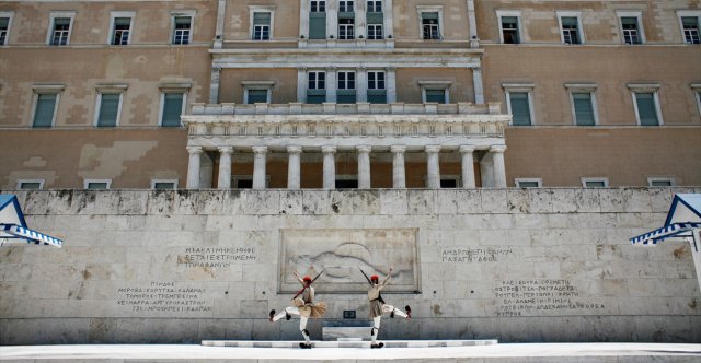 Αναίρεσε-τη-θέση-του-σε-χρόνο-ρεκόρ,-λέει-η-κυβέρνηση-για-τον-Δούκα-μετά-την-αντιπαράθεση-με-Δένδια-για-τον-Άγνωστο-Στρατιώτη Αναίρεσε-τη-θέση-του-σε-χρόνο-ρεκόρ,-λέει-η-κυβέρνηση-για-τον-Δούκα-μετά-την-αντιπαράθεση-με-Δένδια-για-τον-Άγνωστο-Στρατιώτη
