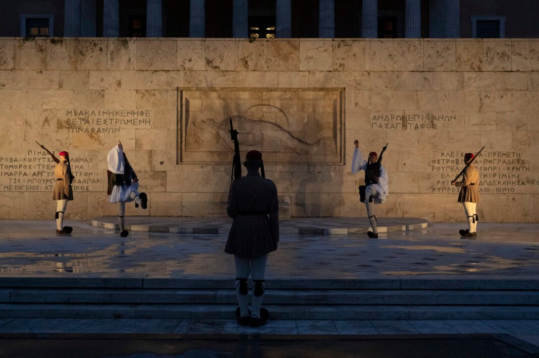 Μνημείο-Αγνώστου-Στρατιώτη:-«Πόλεμος»-ανακοινώσεων-Δένδια-και-Δούκα-–-«Να-ξεμπλέξει-τις-σκέψεις-του-ο-Δήμαρχος-Αθηναίων»-λένε-κυβερνητικές-πηγές Μνημείο-Αγνώστου-Στρατιώτη:-«Πόλεμος»-ανακοινώσεων-Δένδια-και-Δούκα-–-«Να-ξεμπλέξει-τις-σκέψεις-του-ο-Δήμαρχος-Αθηναίων»-λένε-κυβερνητικές-πηγές