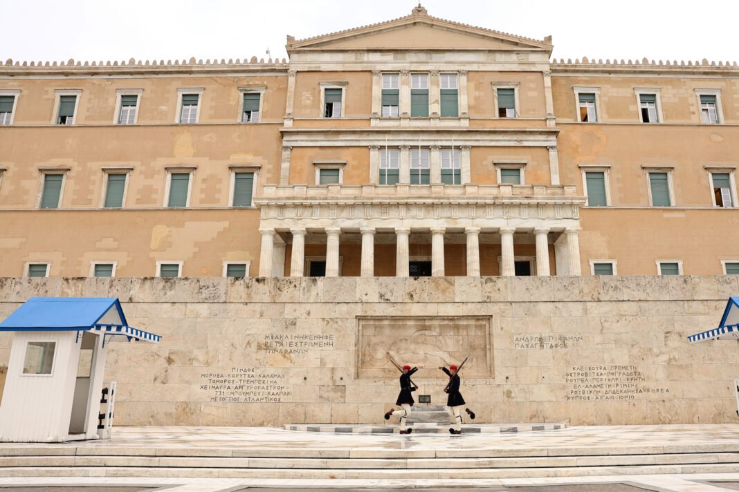 Μνημείο-Αγνώστου-Στρατιώτη:-Στα-δικαστήρια-προσφεύγει-ο-Χάρης-Δούκας-για-την-ανάθεση-της-καθαριότητας-σε-ιδιώτη Μνημείο-Αγνώστου-Στρατιώτη:-Στα-δικαστήρια-προσφεύγει-ο-Χάρης-Δούκας-για-την-ανάθεση-της-καθαριότητας-σε-ιδιώτη