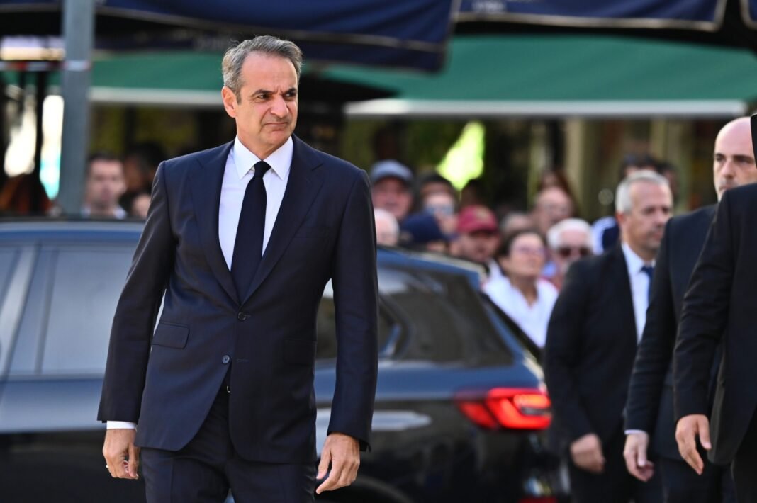 Mητσοτάκης για Διονύση Σαββόπουλο: Νιόνιο μας, σε αποχαιρετώ με ένα μεγάλο ευχαριστώ στο όνομα τόσων γενεών που σφράγισε η διαδρομή σου