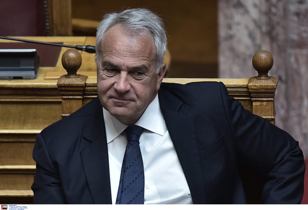 Κρήτη:-Επίθεση-αγνώστων-στον-Μάκη-Βορίδη-στο-Ηράκλειο-με-αυγά-και-πέτρες-–-Ήταν-σε-εστιατόριο-με-την-οικογένειά-του Κρήτη:-Επίθεση-αγνώστων-στον-Μάκη-Βορίδη-στο-Ηράκλειο-με-αυγά-και-πέτρες-–-Ήταν-σε-εστιατόριο-με-την-οικογένειά-του