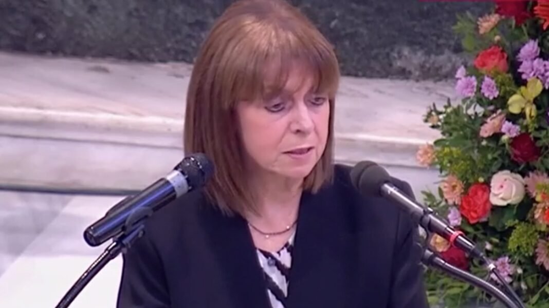 sakellaropoylou.jpg Σακελλαροπούλου για Σαββόπουλο: Τραγούδησες για τον λαό, το έθνος, την ιστορία, αλλά και για τον καθένα μας προσωπικά