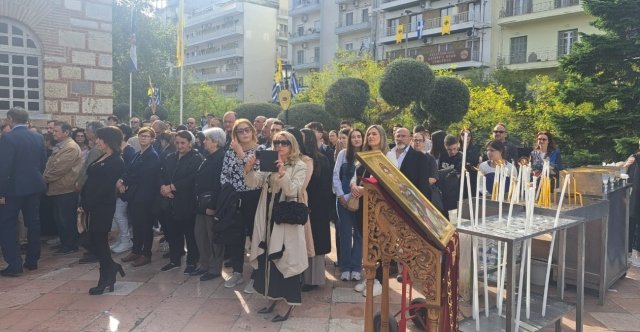Θεσσαλονίκη:-Στον-Ιερό-Ναό-Αγίου-Δημητρίου-εκατοντάδες-πιστοί-για-τον-εορτασμό-του-Πολιούχου Θεσσαλονίκη:-Στον-Ιερό-Ναό-Αγίου-Δημητρίου-εκατοντάδες-πιστοί-για-τον-εορτασμό-του-Πολιούχου