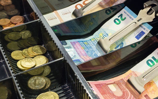 Μίνι-μάρκετ-με-τζίρους-μαμούθ