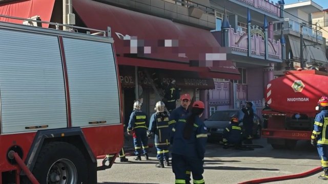 Ηλιούπολη:-Φωτιά-σε-καφετέρια-–-Ξεκίνησε-από-το-πατάρι-του-καταστήματος Ηλιούπολη:-Φωτιά-σε-καφετέρια-–-Ξεκίνησε-από-το-πατάρι-του-καταστήματος