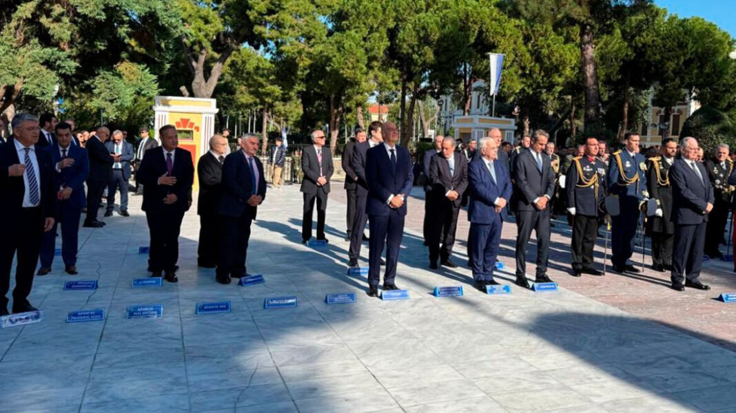 mitsotakis_arthrou.jpg Απόντες Ανδρουλάκης και Φάμελλος από το τρισάγιο στο Γ΄ Σώμα Στρατού στη Θεσσαλονίκη