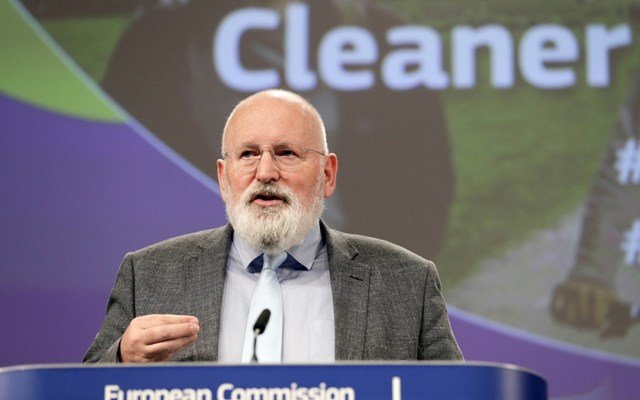 Ολλανδία: Ο πρώην Επίτροπος Τίμερμανς παραιτείται από αρχηγός κόμματος