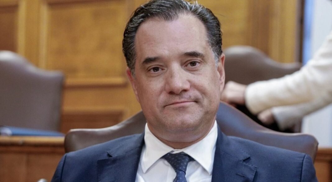 Άδωνις Γεωργιάδης: Εύσημα στον Νίκο Δένδια για την πρόσοψη στο υπουργείο Εθνικής Άμυνας: «Συμβολίζει το νέο πνεύμα των Ενόπλων Δυνάμεων»