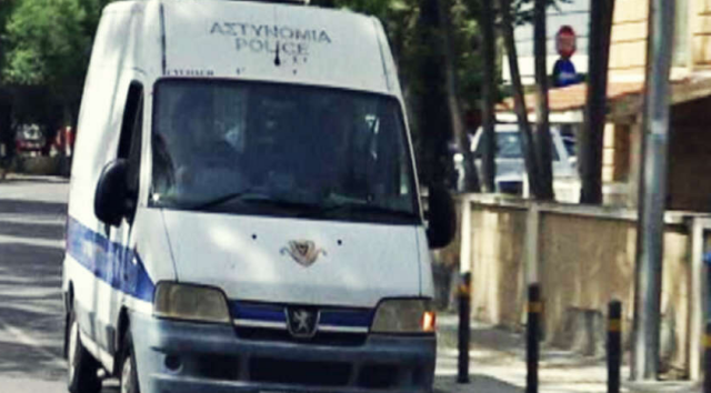 Αδιανόητη γκάφα στην Κύπρο: Μετέφεραν σε κλούβα με κρατούμενους έναν… πολίτη!