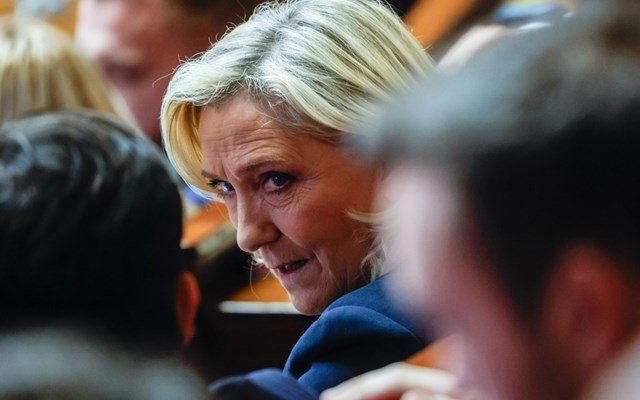 Γαλλία: Για πρώτη φορά στην ιστορία, η Εθνοσυνέλευση στηρίζει ψήφισμα της Λεπέν