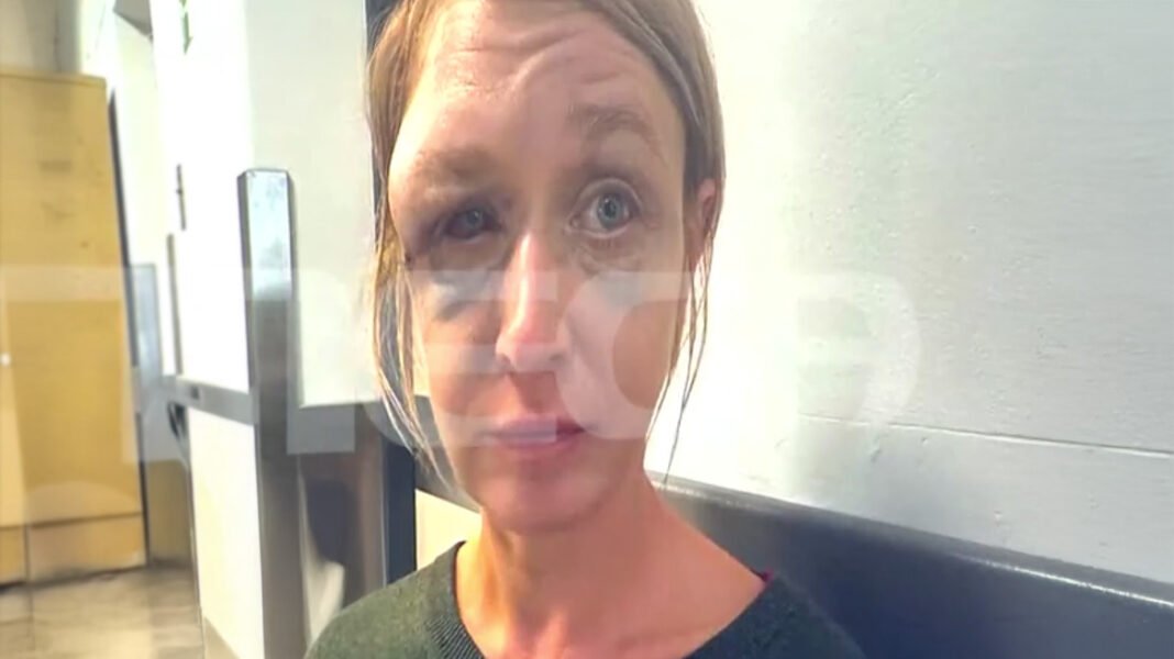 Σοκάρει η εικόνα της 40χρονης που ξυλοκοπήθηκε στο Κορωπί – «Δεν πιστεύω ότι μου επιτέθηκε ο σύντροφός μου, μπορεί οι γείτονες» λέει