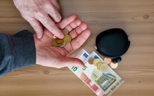 Μπαράζ πληρωμών για αναδρομικά με δικαστικές αποφάσεις – Τα ποσά και οι δικαιούχοι