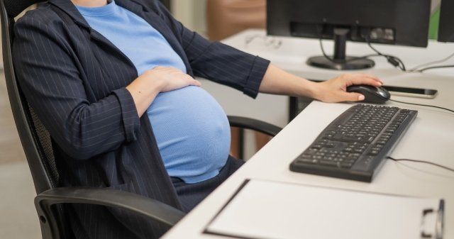 Το-επίδομα-μητρότητας-λαμβάνουν-και-οι-επιχειρηματίες-που-εργάζονται-–-Τι-διευκρινίζει-η-ΔΥΠΑ