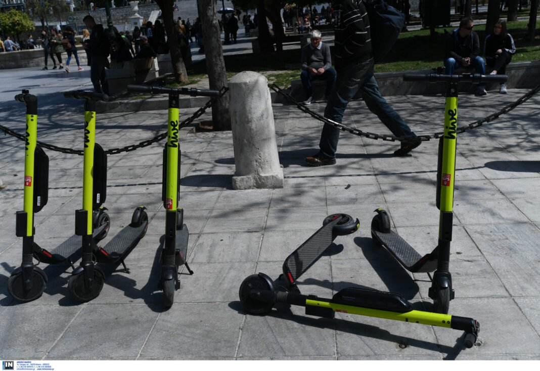 Αντιπαράθεση Θεοδωρικάκου-Δούκα για τα ηλεκτρικά πατίνια: «Ας καταλάβει ότι είναι δήμαρχος και όχι δελφίνος» – «Ο υπουργός ζει σε διαφορετική πραγματικότητα»