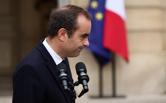 Γαλλία: Ο Σ. Λεκορνί ζητά συνομιλίες με τους εκπροσώπους όλων των κομμάτων “κεκλεισμένων των θυρών”