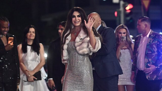 Οι καλεσμένοι της Κίμπερλι Γκιλφόιλ, πολιτικοί και επιχειρηματίες, στον Αργυρό και βίντεο