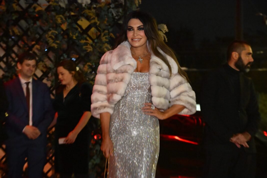 Κίμπερλι Γκιλφόιλ: Το πρώτο 48ωρο της στην Αθήνα – Από τον χορό των Πεζοναυτών στη σκηνή του Αργυρού