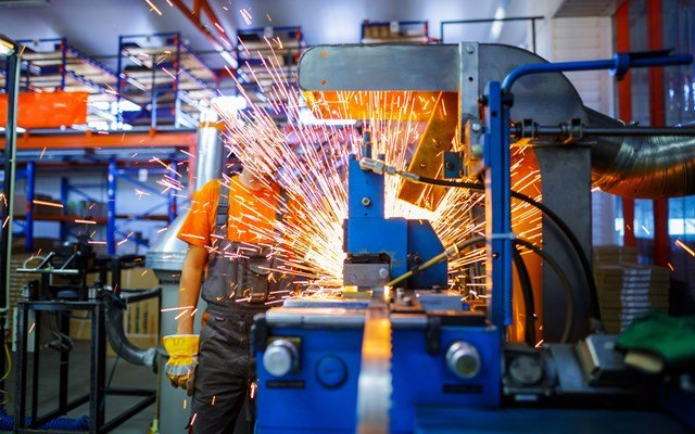 S&P Global: Ισχυρά ανοδικά η ελληνική μεταποίηση τον Οκτώβριο – Ταχύτερη αύξηση παραγωγής και νέων παραγγελιών