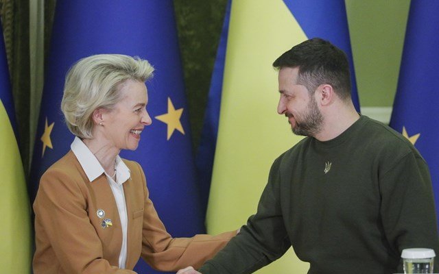 Τηλεφωνική-επικοινωνία-Φον-ντερ-Λάιεν-Ζελένσκι-με-επίκεντρο-την-περαιτέρω-στήριξη-της-ΕΕ-στην-Ουκρανία