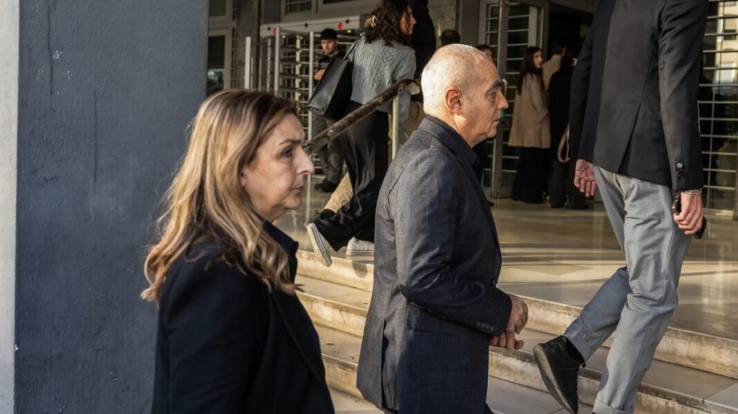 «Τα ισόβια τα πήρα εγώ» είπε η μητέρα του Άλκη Καμπανού – «Δυστυχώς υπάρχουν τιμητές των δολοφόνων» δήλωσε ο πατέρας του 19χρονου για τα επεισόδια