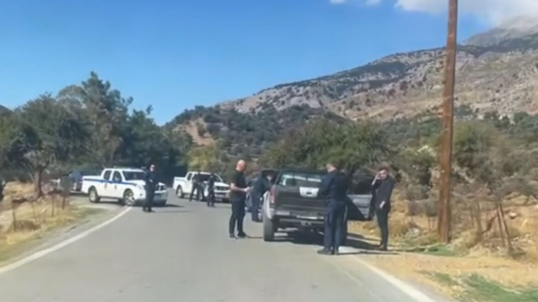 Φρούριο-τα-Βορίζια-για-την-ανοιχτή-κηδεία-του-39χρονου-–-Μπλόκα-και-έλεγχοι-σε-διερχόμενα-ΙΧ,-δείτε-εικόνες