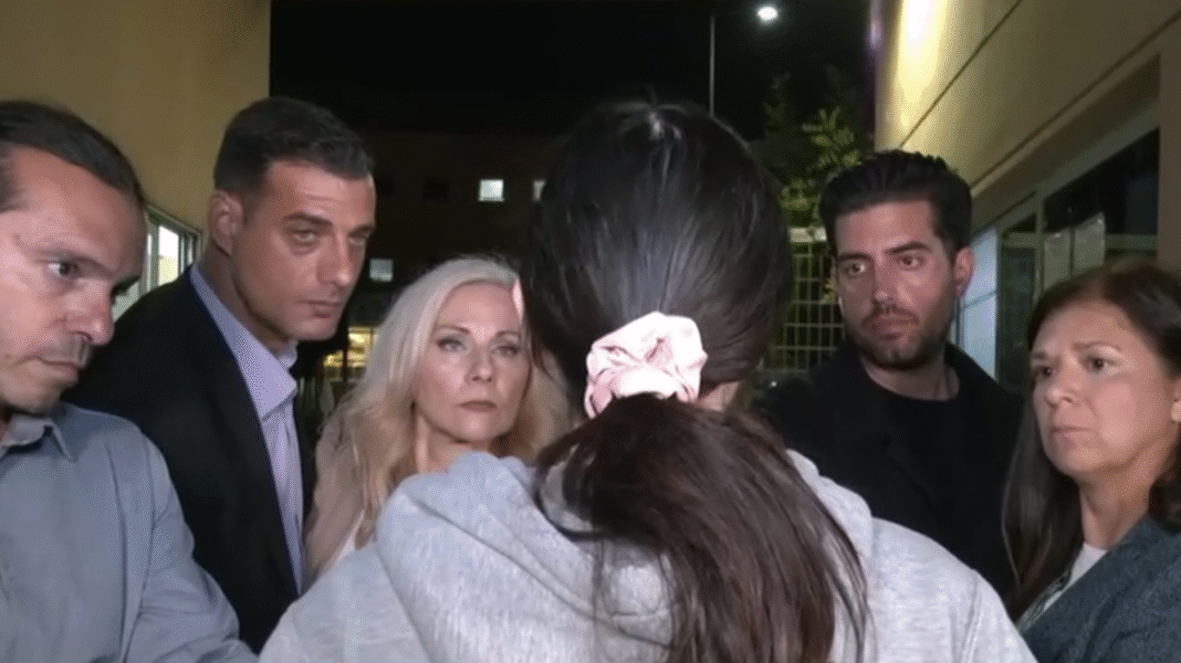 Κάνω έκκληση στις γυναίκες της άλλης οικογένειας, να ζήσουν τα παιδιά μας, λέει η σύζυγος του 29χρονου που παραδόθηκε για τη συμπλοκή στα Βορίζια